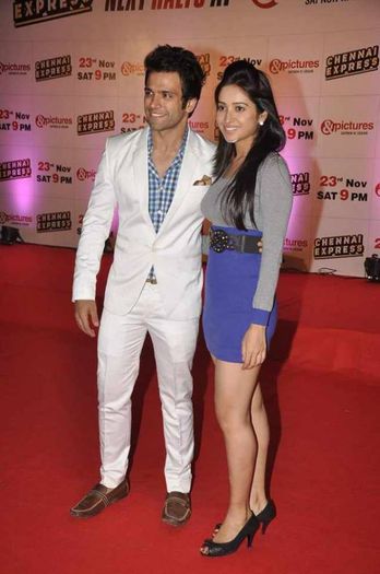 555959_556317751109212_896400166_n