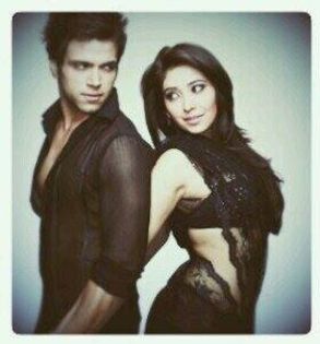 993451_566632006744453_1171624078_n