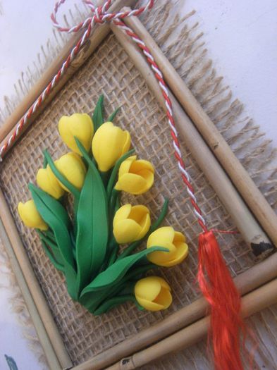 tablou branduse galbene 004; Tablou branduse,realizat manual din fimo,aplicate pe panza de canepa,ramele sunt din bambus,dimensiuni,l-14 cm,L-14 cm!
