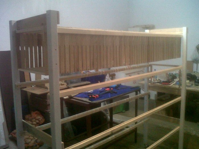 Raft pentru rame; 53 buc / rand * 4 randuri
