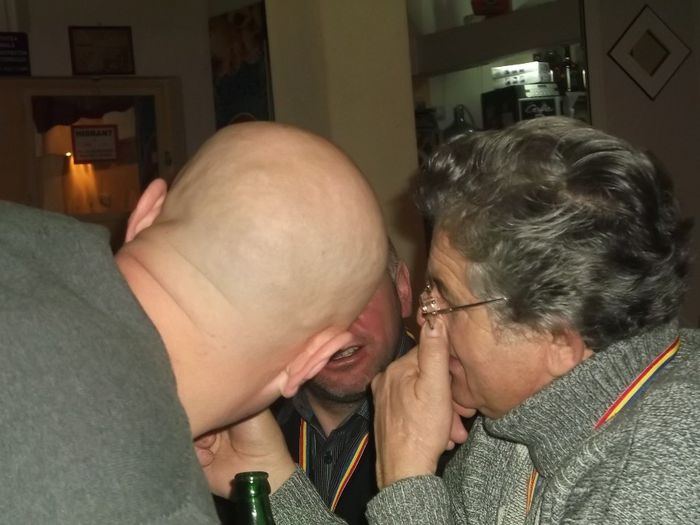 unu' alb si unu' negru