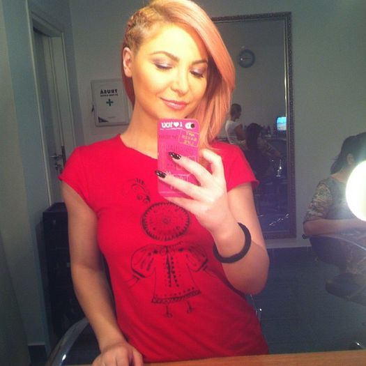 1535498_674260072624437_729888300_n