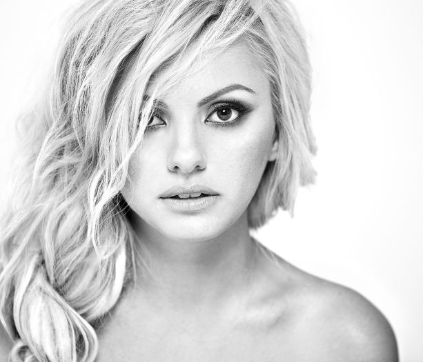 1402073_1449431948617656_2030026259_o - Alexandra Stan