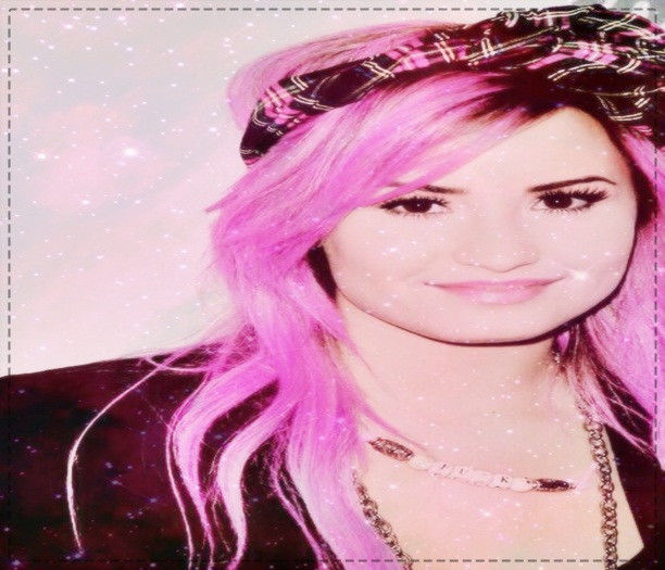 Pufarina - este o actrita buna. - lots of reasons - why we love DEMI