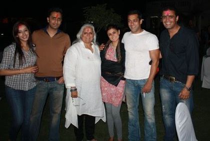 Salman-Khan-Family-Pic-10 - SALMAN KHAN WITH FAMILY