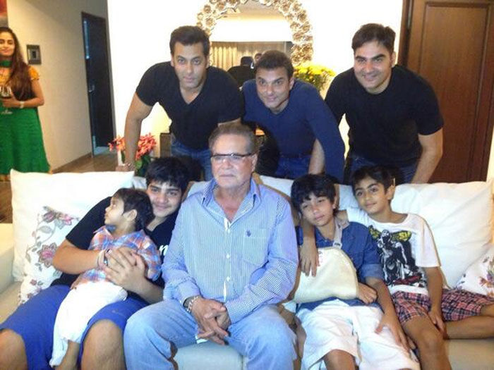 B_Id_427715_Salman_Khan - SALMAN KHAN WITH FAMILY