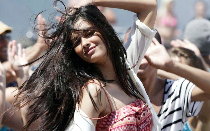 diana-penty-dancing