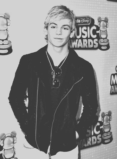 248030_372036372902968_1198188159_n - Ross Lynch