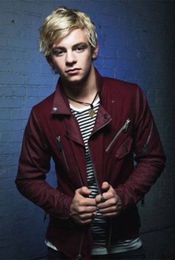 1392809_453249191448352_1028615832_n - Ross Lynch