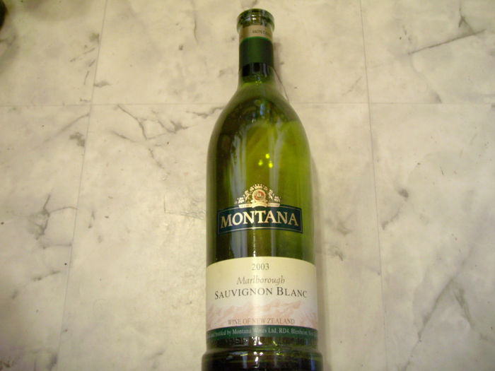 IMG_0881; tot  la  marlborough , dar  alb
