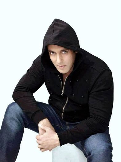 1623705_582593221817333_1248395017_n - SALMAN KHAN-POZE WOW