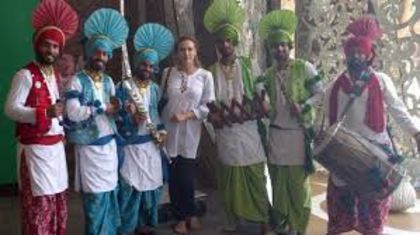  - Iulia Vantur in India