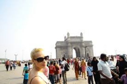  - Iulia Vantur in India