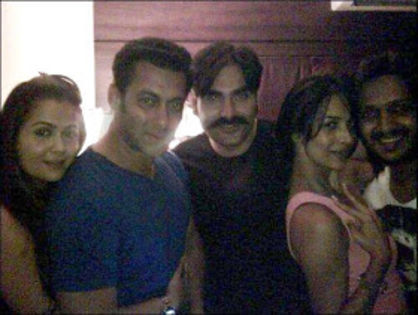 5533_family-9 - SALMAN KHAN WITH FAMILY