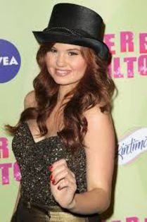 16 - alegeti o poza neocupata  cu debby ryan