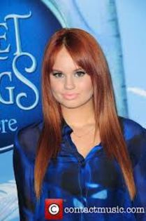 22 - alegeti o poza neocupata  cu debby ryan