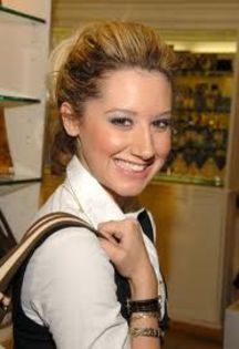 14 - alegeti o poza neocupata cu ashley tisdale