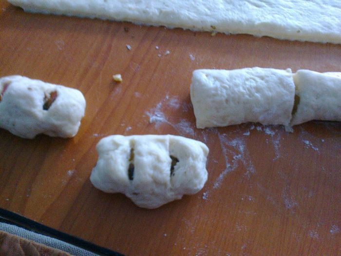 Cornulete untoase cu rahat si nuca prajita - 3 - Culinar 2