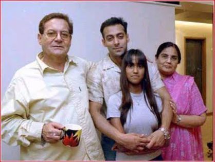 F1 - SALMAN KHAN WITH FAMILY