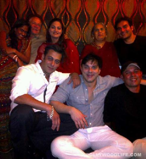 F9 - SALMAN KHAN WITH FAMILY