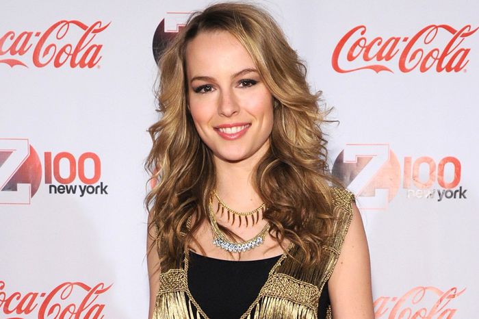 bridgit-mendler-900-600 - Bridgit Mendler