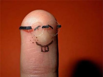 humor-photos - Desene amuzante pe degete