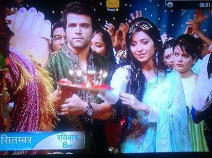 1509001_733178763359543_1635835730_n - 2-Asha Negi si Rithvik Dahajan