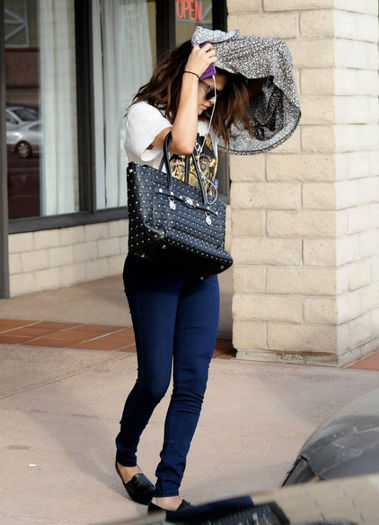 3 - Selena leaving a tanning salon in Enchino California---28 January 2014