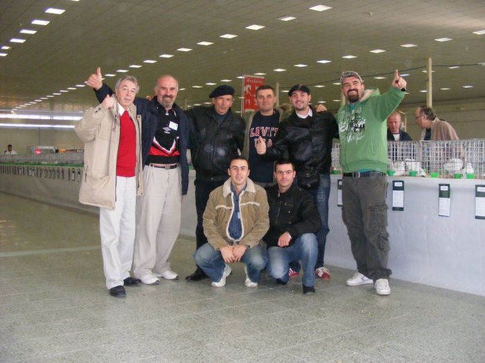 expo Europeana Nitra 2009; Puiu Iorga, Darius si eu impreuna cu columbofili din Bulgaria si Serbia
