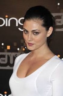 17 - alegeti o poza neocupata  cu phoebe tonkin