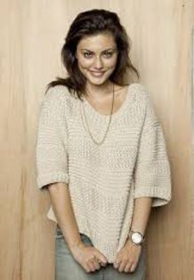 19 - alegeti o poza neocupata  cu phoebe tonkin