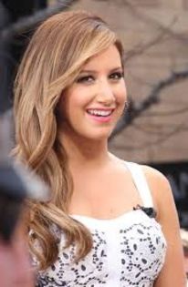 17 - alegeti o poza neocupata cu ashley tisdale