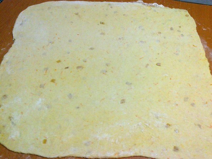 Gibassier - cu coaja de portocala si coaja de grepfruit confiata, umplutura cu dulceata de struguri 