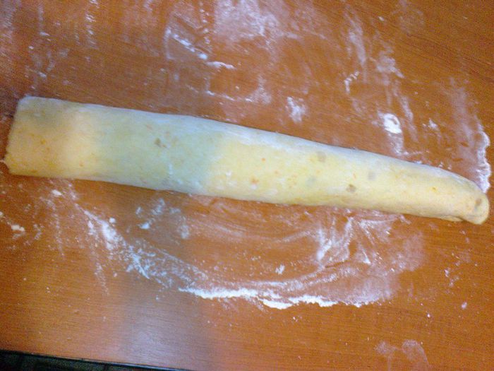 Gibassier - cu coaja de portocala si coaja de grepfruit confiata, umplutura cu dulceata de struguri 