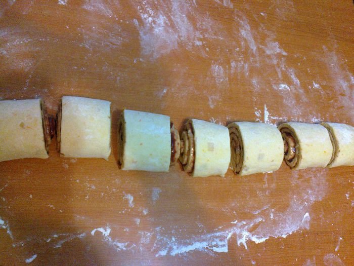 Gibassier - cu coaja de portocala si coaja de grepfruit confiata, umplutura cu dulceata de struguri  - Culinar 2