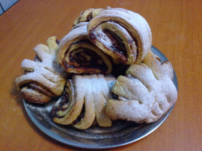 Gibassier - cu coaja de portocala si coaja de grepfruit confiata, umplutura cu dulceata de struguri  - Culinar 2