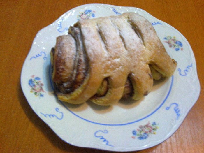Gibassier - cu coaja de portocala si coaja de grepfruit confiata, umplutura cu dulceata de struguri  - Culinar 2