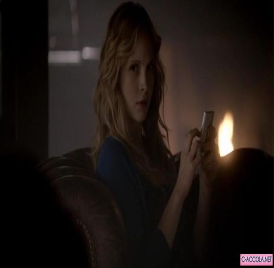 ┊мяs.sнεℓℓεү» ms că m-ai lăsat singură afară ;( *aruncă un bulgăre în peretele casei*