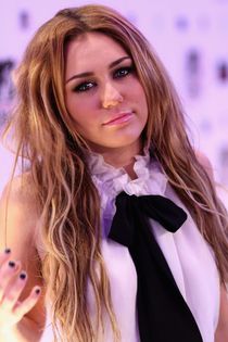 Miley+Cyrus+MTV+Europe+Music+Awards+2010+Arrivals+HweKs_QNRfdl - MILEY CYRUS-POZE 2010