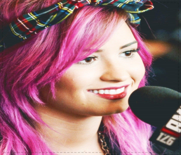 iWhereverIGo - Haterii o fac mult mai puternica. - lots of reasons - why we love DEMI