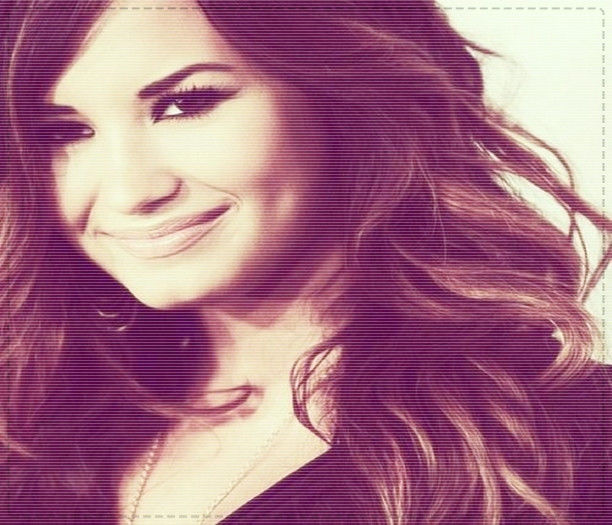 HaHaHaSmile - am vazut in unele poze cum se stramba, ceea ce imi place si mie. - lots of reasons - why we love DEMI
