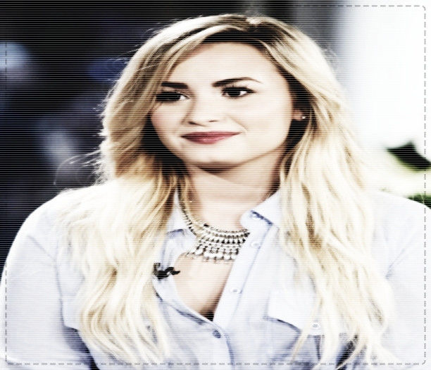 BridgitMendlerx3 - Demi e minunata. E talentata , frumoasa si are o voce formidabila. - lots of reasons - why we love DEMI