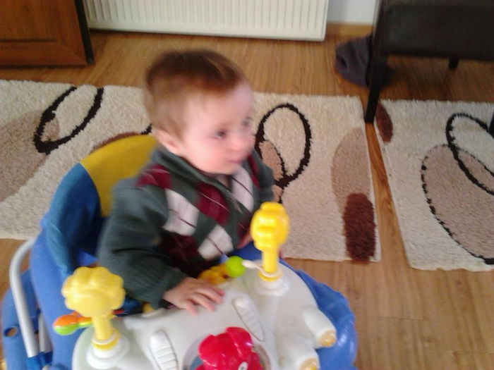 1017406_1440750082827508_1102905577_n - un bebe mic -2013