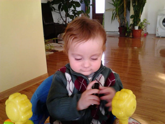 1505451_1440750359494147_1265644842_n - un bebe mic -2013