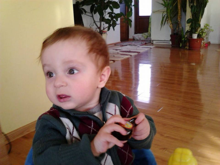 1546286_1440750532827463_1850581845_n - un bebe mic -2013