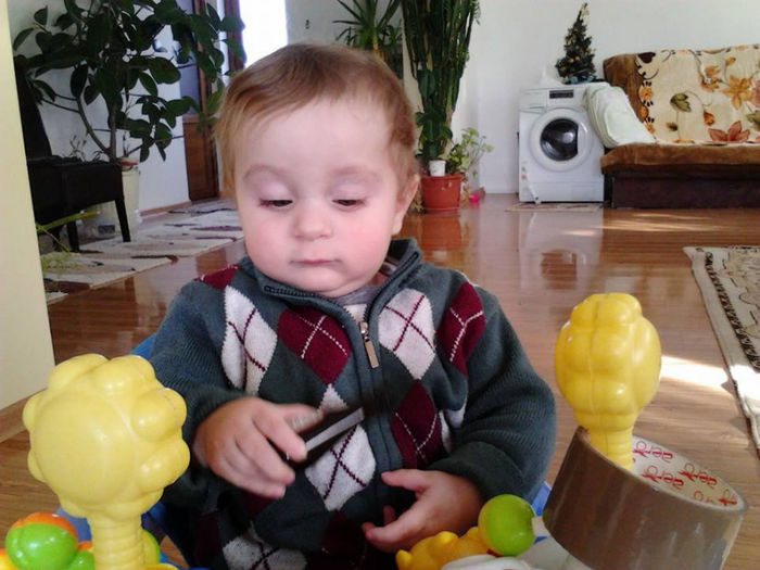 1604796_1440750392827477_1305490610_n - un bebe mic -2013