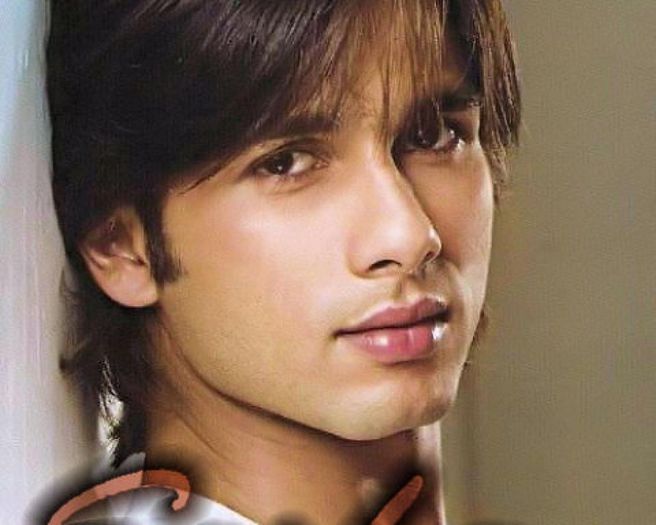 SHAHID KAPOOR - ELIMINA BAIATUL INDIAN VEDETA