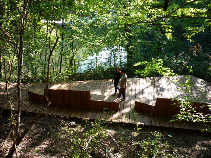 LA PLIMBARE PE LANGA LACUL URSU