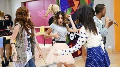 59664_243000539194779_533017034_n - Violetta