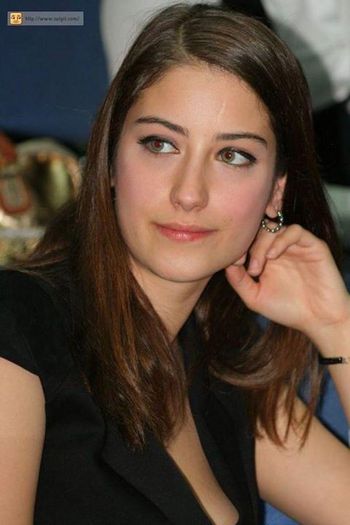 15 - Hazal Kaya